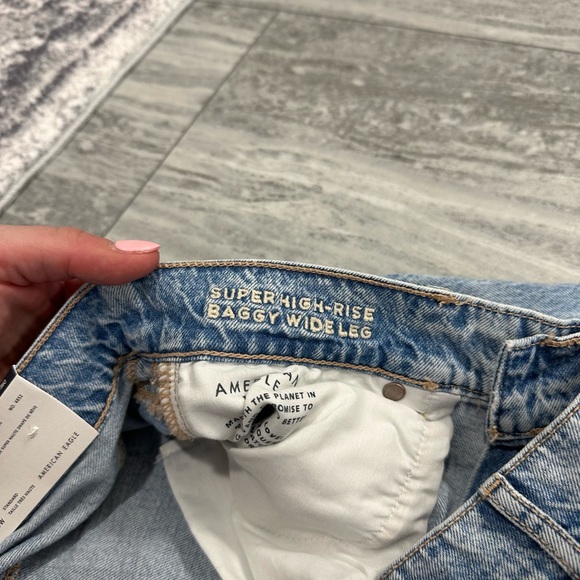 NWT American Eagle Dreamy Drape Baggy Wide Leg Jeans - Picture 4 of 6